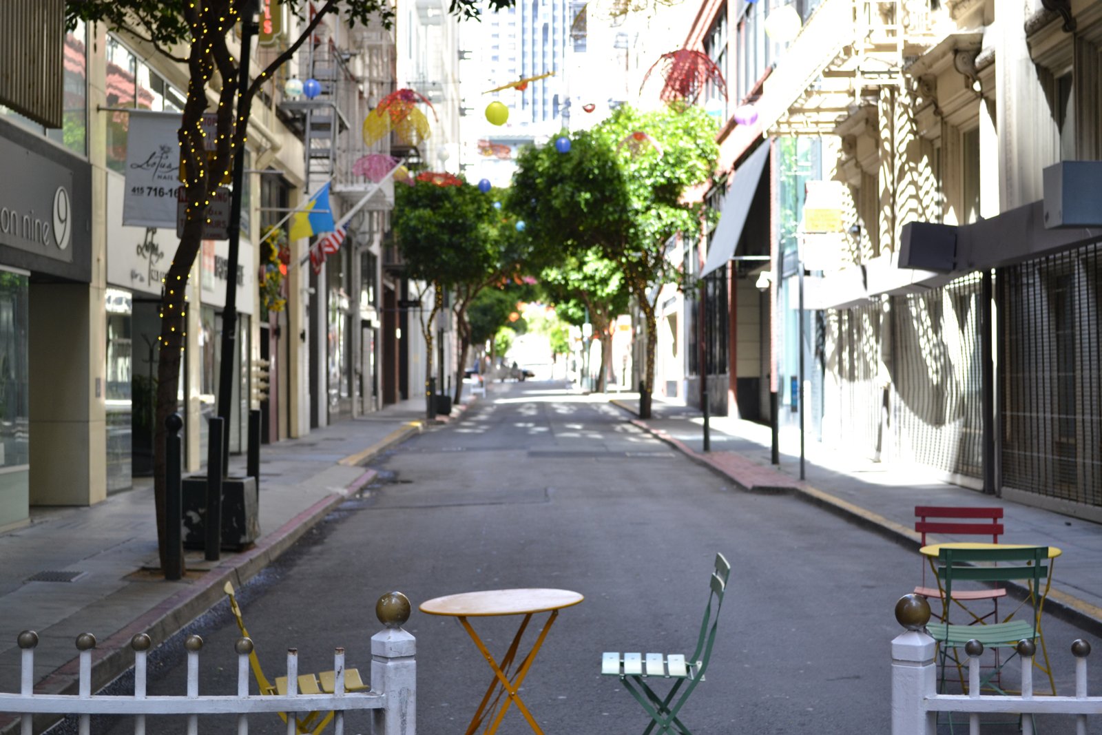 A quiet dining alley